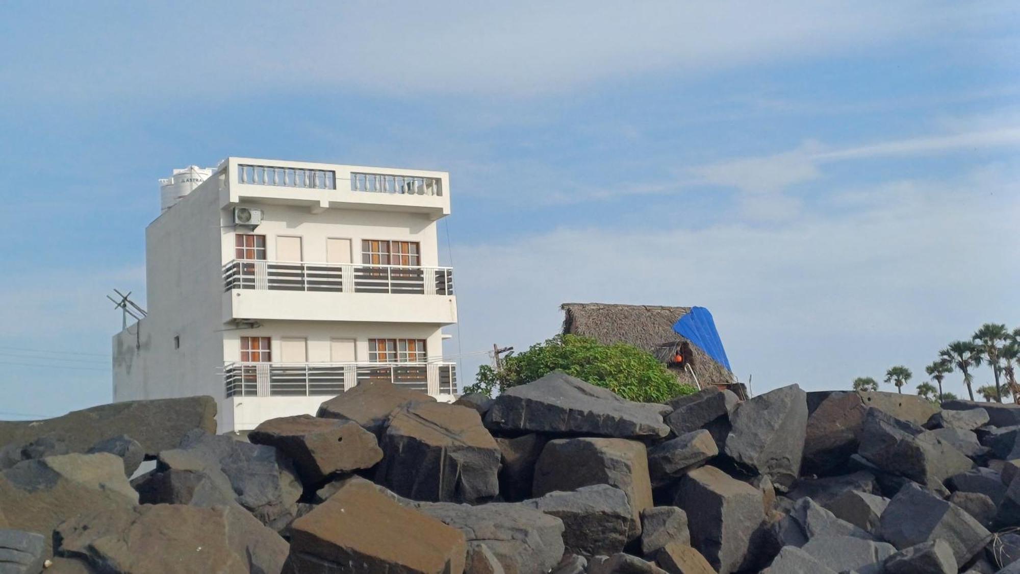 Divine Beach Inn - The Sea Shore Hotel Pondicherry Exterior foto