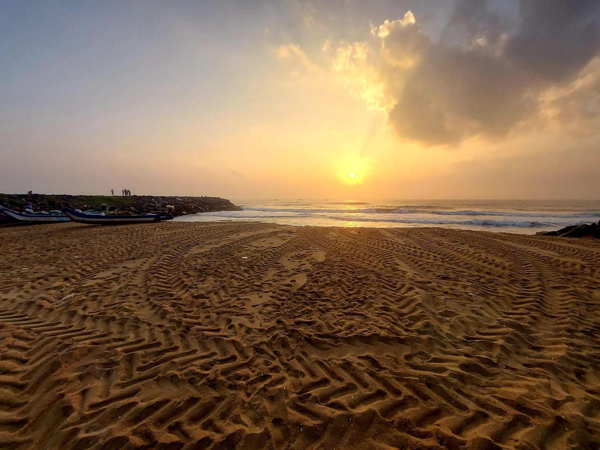 Divine Beach Inn - The Sea Shore Hotel Pondicherry Exterior foto